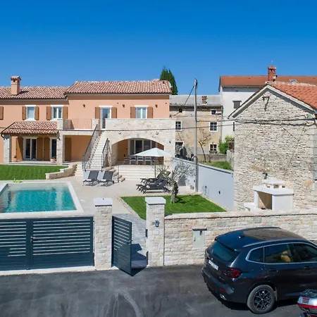 בית נופש Grande, Klimatisiert Und Mit Pool In *