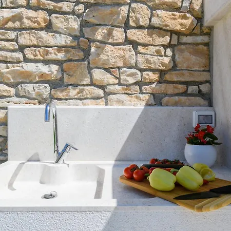 Grande, Klimatisiert Und Mit Pool In Juršići